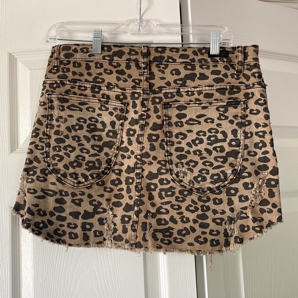 Almost Famous high rise denim mini skirt, brown cheetah print, size 11 - Picture 3 of 6